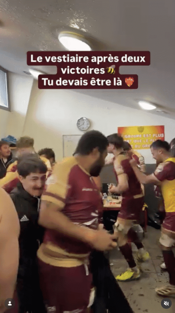 Lire la suite à propos de l’article Le vestiaire après deux victoires. 🐝